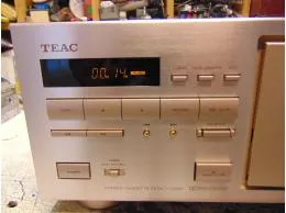 TEAC V-7000