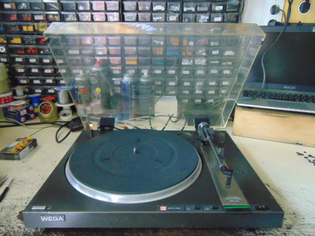 SONY WEGA P555