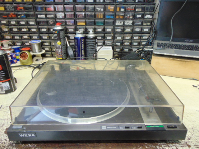 SONY WEGA P555