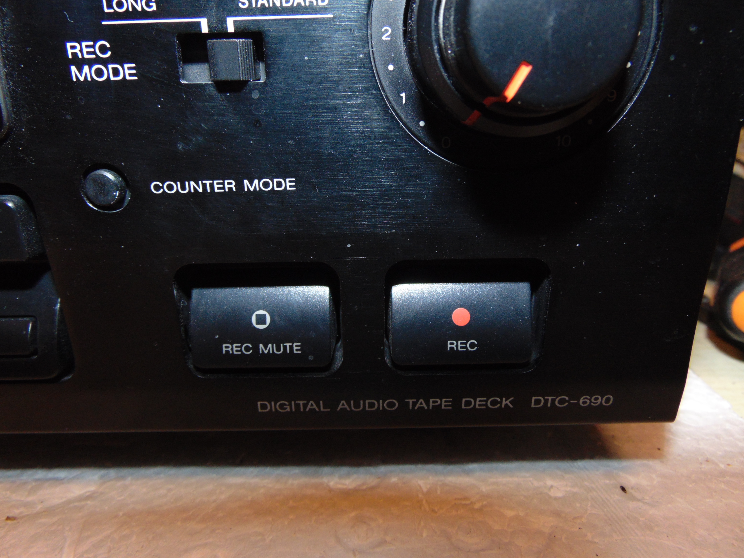DTC-690 Sony
