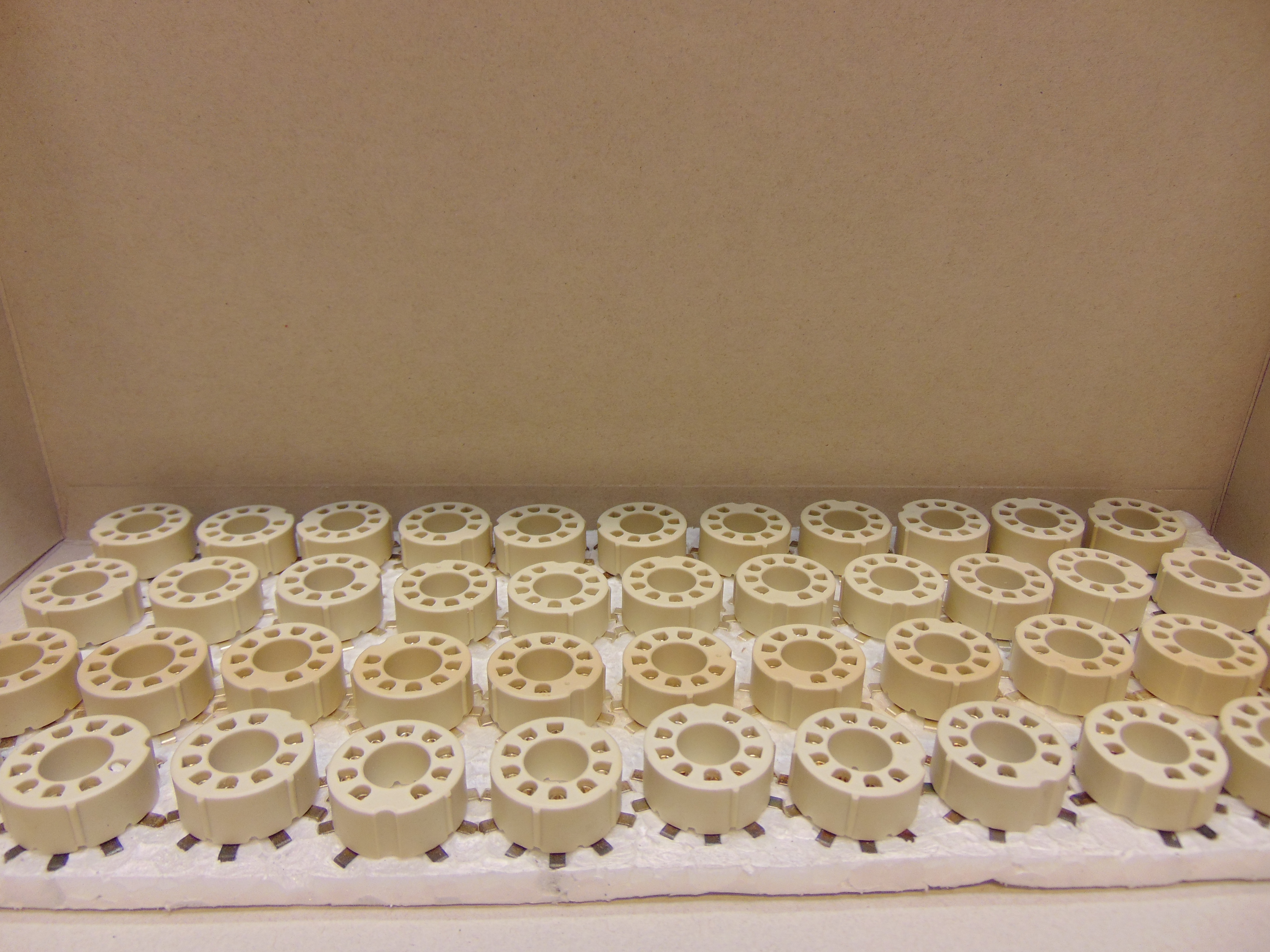 Magnoval keramia PCB