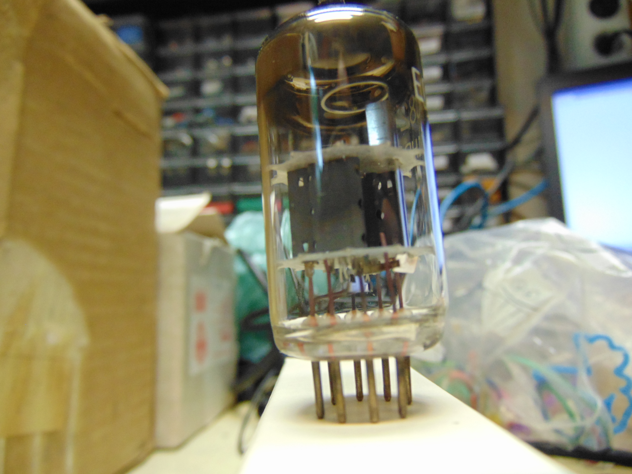 ECC82 Ei