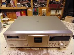 TEAC V-7000