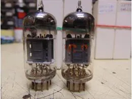 7025 RCA pár