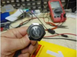 fix önzáró kapcsoló 19mm 230V zöld