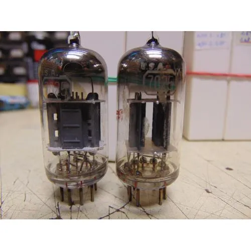 7025 RCA pár